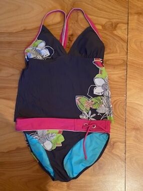 Athleta tankini medium floral set swimsuit bathing suit M like new 2 piece suit